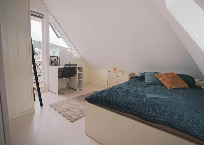 Center Historic Area Cozy House & Area Walking Distance * Μπέργκεν